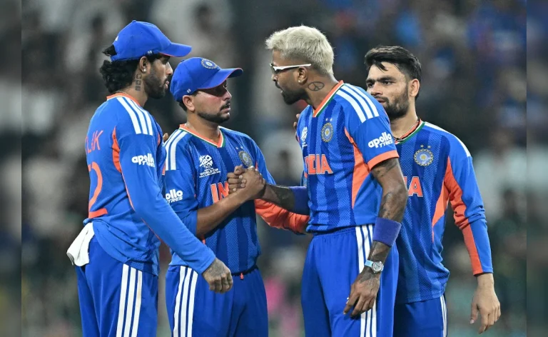 Hardik Pandya SCOLD Kuldeep Yadav For Dropping Shaheen Afridi's Catch! WATCH