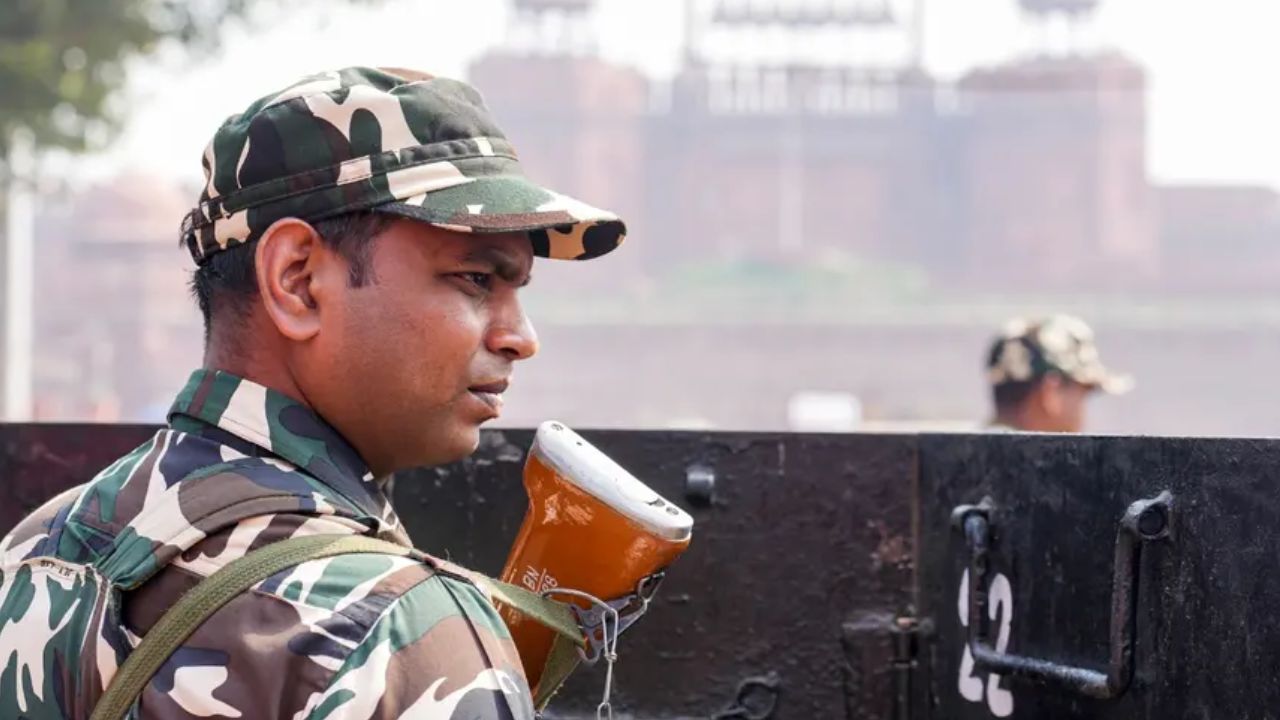 8 Held in Alleged Terror Conspiracy