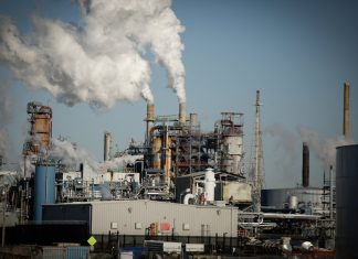 Oil Prices Surge as Houthis Join War, Raising Global Supply Fears Oil Prices Surge as Houthis Join War, Raising Global Supply Fears