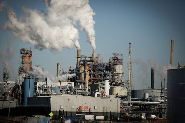 Oil Prices Surge as Houthis Join War, Raising Global Supply Fears