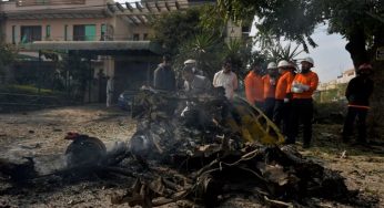 Mob Attacks US Consulate in Pakistan