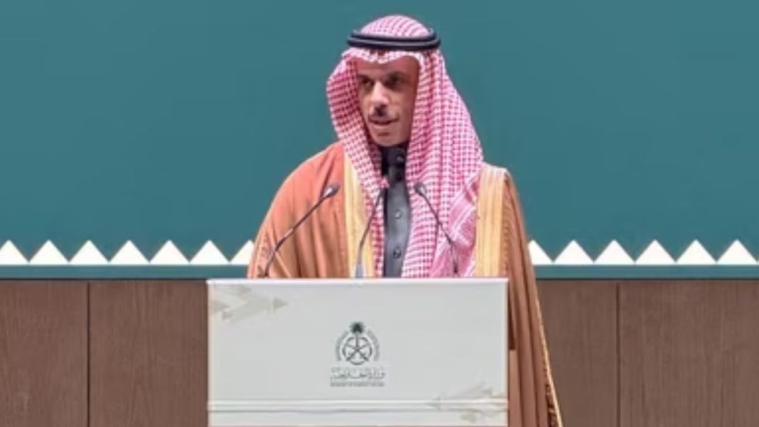 Gulf Expels Iranian Officials