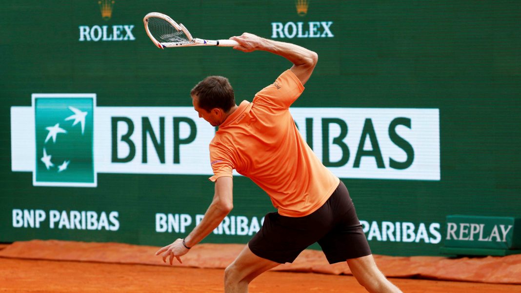 Daniil Medvedev Loses Temper Amid Monte-Carlo Rout, Smashes Racquet 7 Times