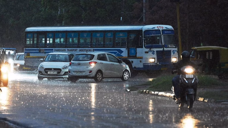 Delhi Witnesses Cloudy Skies, Light Rain Likely as Western Disturbances Impact Northwest India