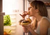 Your Evening Cravings Is keeping You Fat, Here’s How You Should Manage It Struggling With Evening Cravings? Nutritionist Explains Why You Feel Hungry After 5 PM