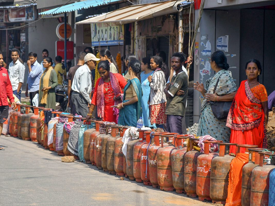 Govt Doubles 5kg LPG Supply To Stem Migrant Exodus Amid Fuel Crisis