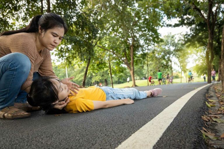Heat Emergency Guide: How to Act When Someone Collapses in the Heat