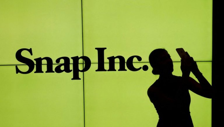 Snap To Cut 1,000 Jobs: AI Efficiency And Activist Pressure Drive Major Restructuring