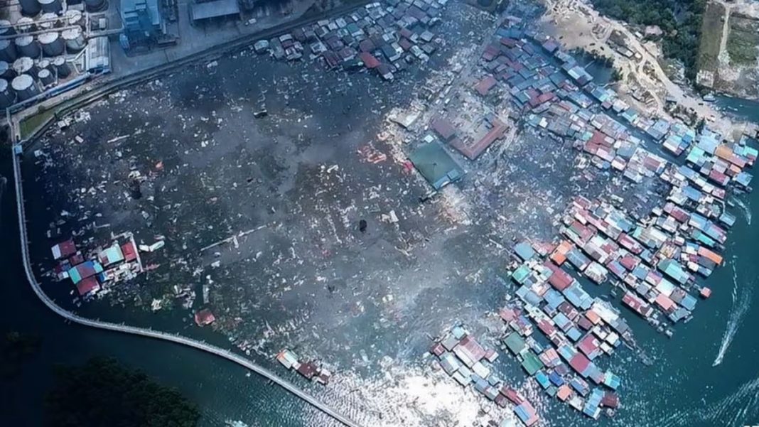 Massive Fire Destroys Sabah Water Village