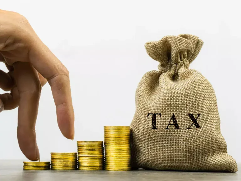 Income Tax Act 2025 Explained: Old vs New Tax Regime, Key Changes & What It Means for You