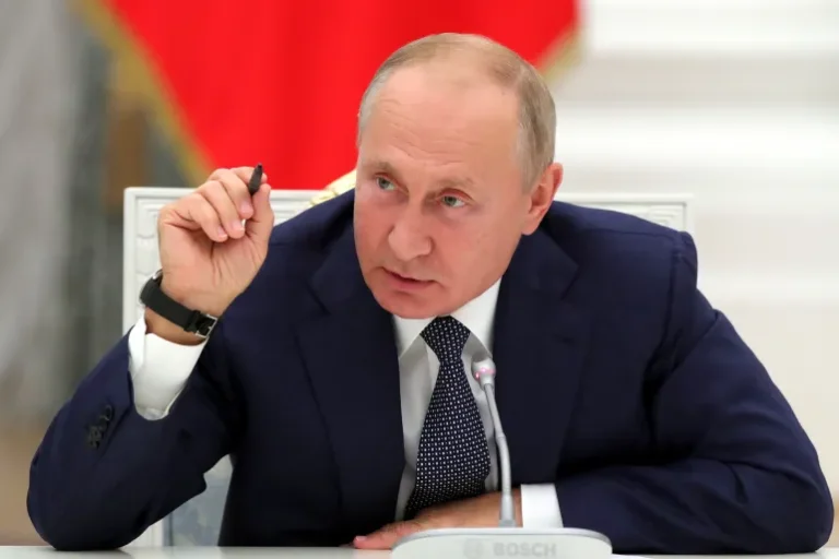 Russia Warns Europe Against Hosting French Nuclear Bombers, Says Nations Could Become Targets