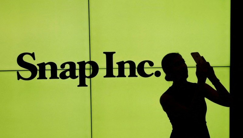 Snap To Cut 1,000 Jobs: AI Efficiency And Activist Pressure Drive Major Restructuring