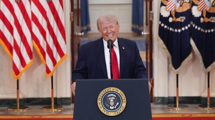 Trump Signals Possible Iran Deal by Monday as Strait of Hormuz Negotiations Intensify