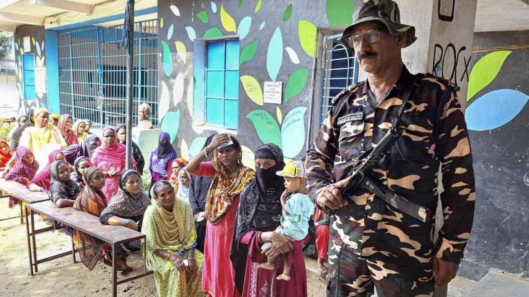 Bengal Votes in Large Numbers Amid Sporadic Violence Reports