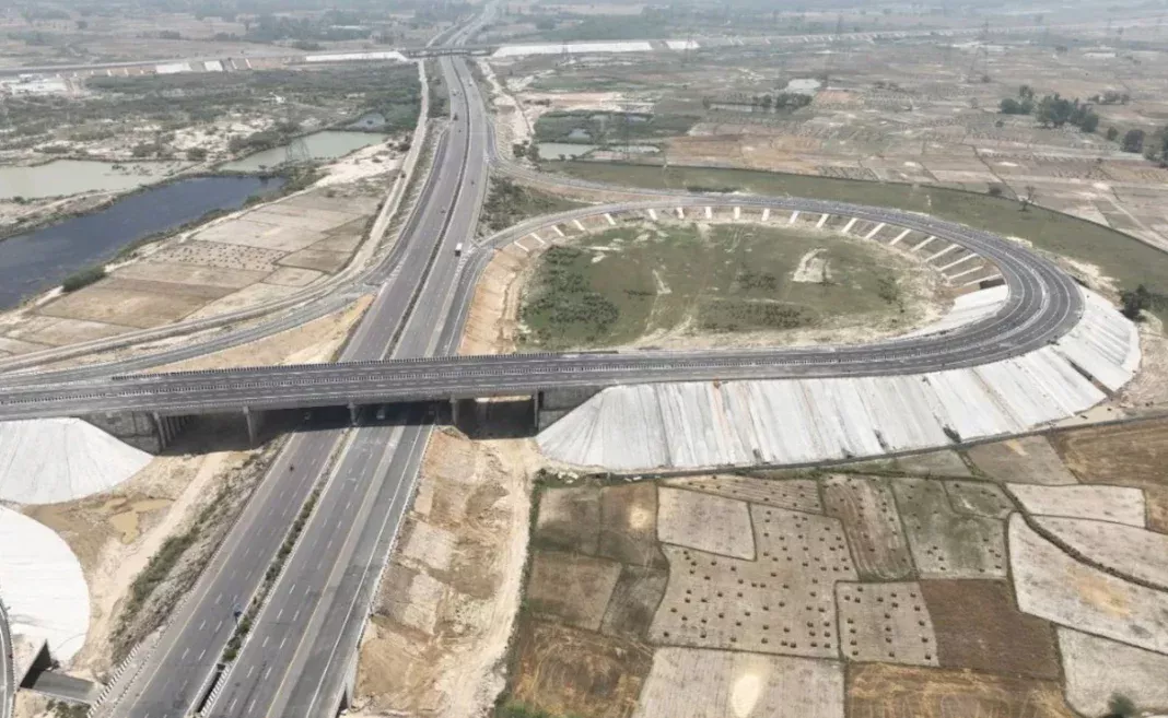 Rs 1,800 One-Way from Meerut to Prayagraj: Why Ganga Expressway Toll Feels So High Despite Mid-Range Rates