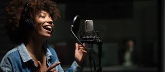 World Voice Day 2026: Natural Tips for a Healthier Voice