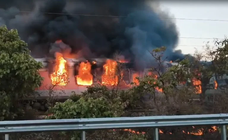 Fire Breaks Out on Delhi-Bound Rajdhani Express Near Kota, All 68 Passengers Rescued
