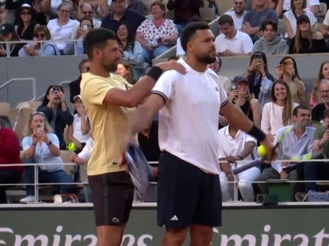 Novak Djokovic Delights Paris Crowd With Playful 'Shoulder Massage' for Jo-Wilfried Tsonga Ahead of Roland Garros