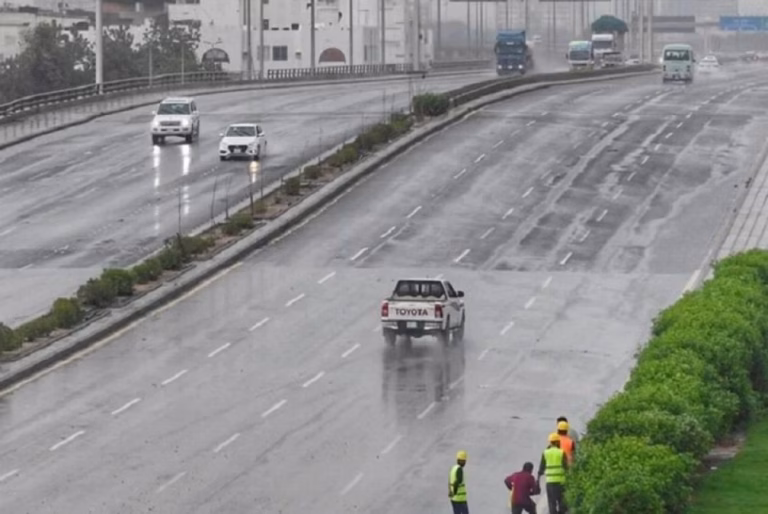 Flash Flood Risk, Thunderstorms, Strong Winds Alert In Saudi Arabia 