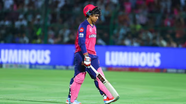 IPL 2026: Vaibhav Suryavanshi Removes His Pants After Collecting Award