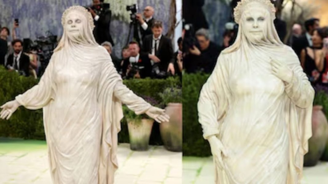 Heidi Klum Turns ‘Veiled Lady’ at Met Gala 2026