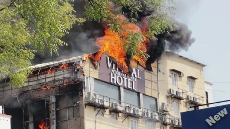 Massive Fire Breaks Out At Hotel In Prayagraj’s Civil Lines Area