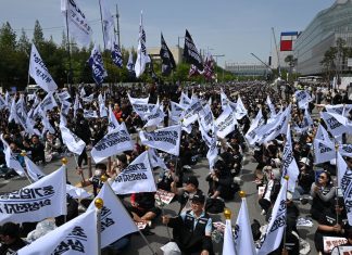 Breakthrough At Samsung: Union Shelves Crippling 18-Day Strike After Late-Night Tentative Deal Breakthrough at Samsung: Union Shelves Crippling 18-Day Strike After Late-Night Tentative Deal