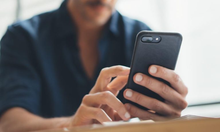 Smartphone Withdrawal Explained: Signs Your Mind May Be Too Dependent On Your Phone