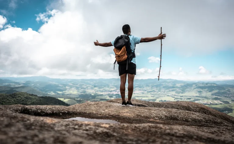 Solo Travelling Without Feeling Lonely: 7 Practical Tips To Stay Connected On Your Journey