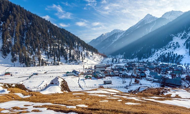 Kashmir Covered In Snow After Sudden Weather Change While Other States Are Facing Heatwaves