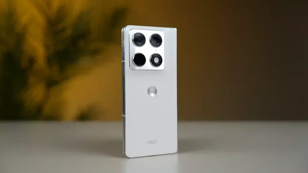 Motorola Launches Razr Fold In India: Snapdragon 8 Gen 5 And 6,200 Nits Display