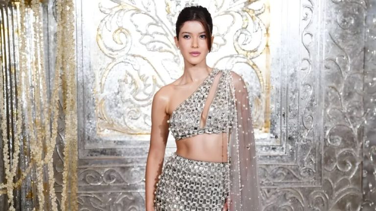 Shanaya Kapoor Turns Showstopper in Glamorous Silver Lehenga at Fashion Week