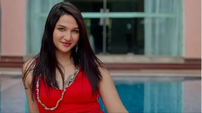 Anaya Bangar Gets Candid About Her Love Life On Comedy Show