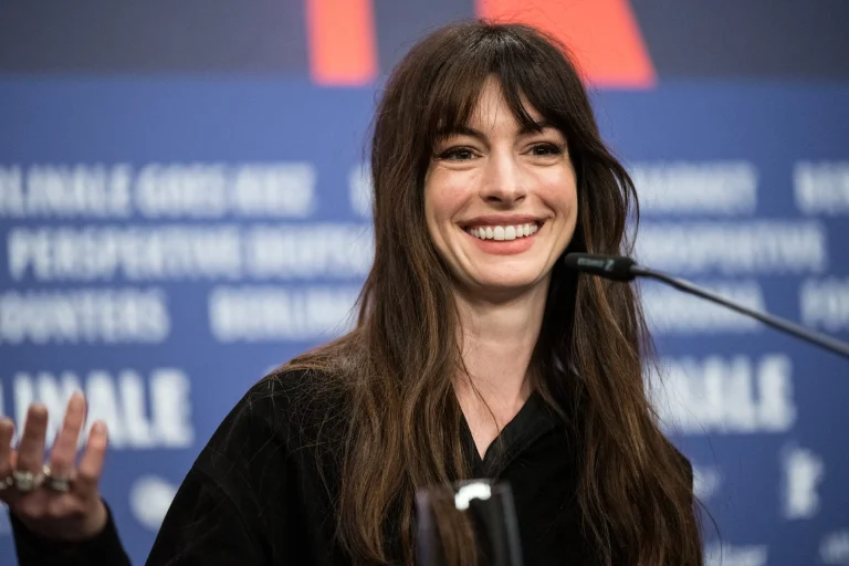 Anne Hathaway Warns Job Seekers Against AI-Generated Thank-You Notes After Interviews