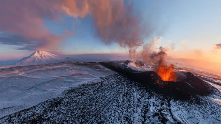 Antarctica's Mount Erebus Volcano Spews Gold Worth Over Rs 18.9 Crore Every Year, But Scientists Still Can't Explain How