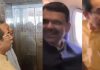 Devendra Fadnavis, Uddhav Share Flight, Trigger Political Buzz Devendra Fadnavis, Uddhav Share Flight, Trigger Political Buzz