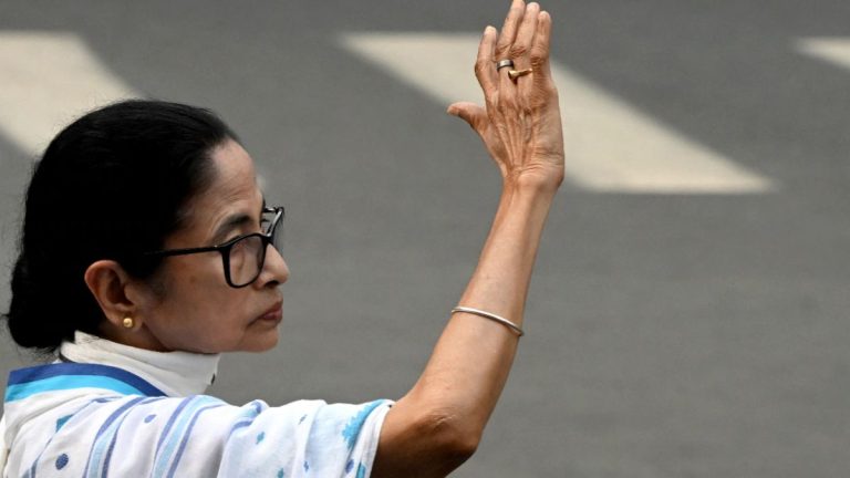 Mamata Leads Kolkata Protest, Threatens Delhi Agitation If Blocked