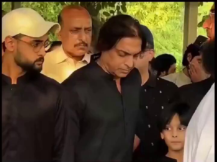 Shoaib Akhtar Faces Online Backlash After LeT-Linked Figures Reportedly Attend Brother's Funeral