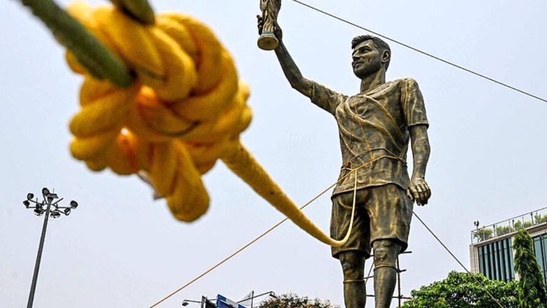 Giant Messi Statue Removed From Kolkata After Safety Concerns