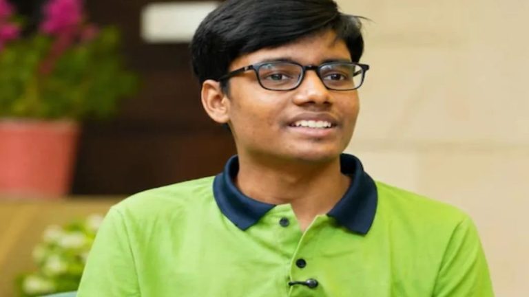 How JEE Advanced AIR 1 Shubham Kumar Scored 330 Out Of 360
