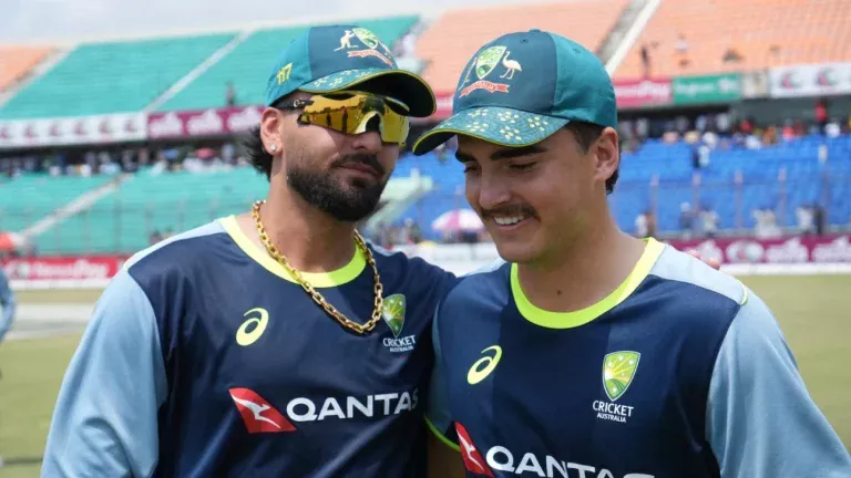 Australia Beat Bangladesh by Four Wickets as India-Born Cricketer Nikhil Chaudhary Makes T20I Debut