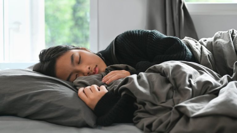 Struggling To Sleep? Doctor Explains The Melatonin Dose That Works Best For Most People