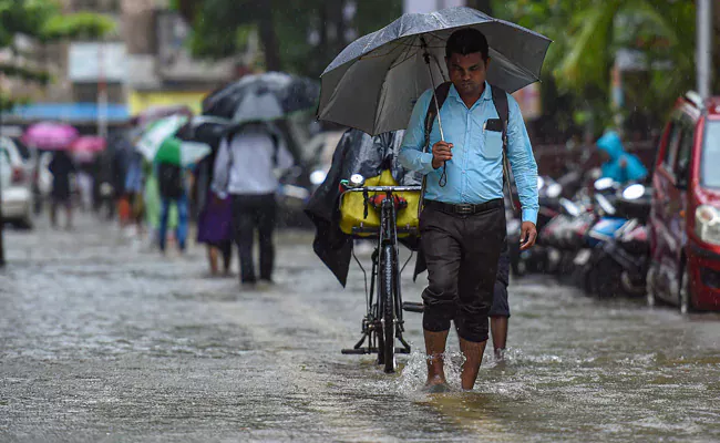 Why Does Mumbai Still Flood Every Monsoon? The Persistent Problem Behind Hindmata, Sion and Kurla Waterlogging