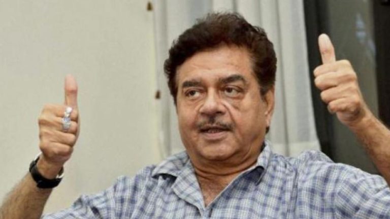 Shatrughan Sinha Calls PM Modi ‘Friend And Guide’, Triggers Buzz During TMC Crisis