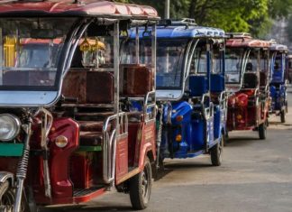 Centre Asks Apple, Google To Remove E-Rickshaw Control Apps Centre Asks Apple, Google To Remove E-Rickshaw Control Apps