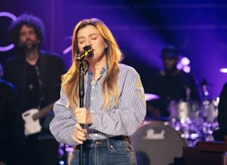 Kelly Clarkson Reveals Scary Health Scare Amid US Cyclospora Outbreak During Las Vegas Residency Kelly Clarkson Reveals Scary Health Scare Amid US Cyclospora Outbreak During Las Vegas Residency