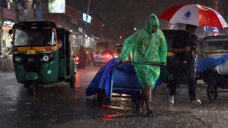North India Weather Update: High Temperatures Prevail; Rain Forecasted for Early Week