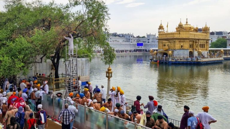 SGPC Stops CM Mann ID Cards At Golden Temple