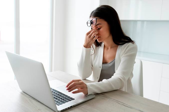 Shielding Your Sight: Expert Insights on Digital Eye Strain and AI Eye Screening