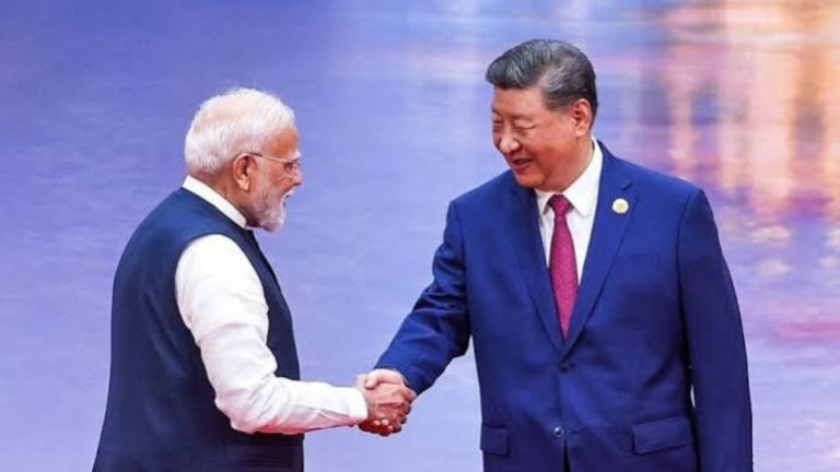 US Senator: I Carry My Phone to India, Not China